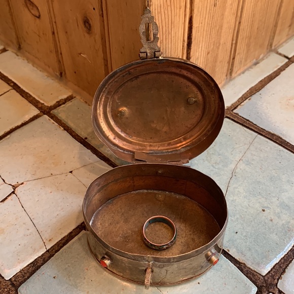 Vintage Brass Trinket Box with Colored Stones on Lid and Sides. - Picture 7 of 12